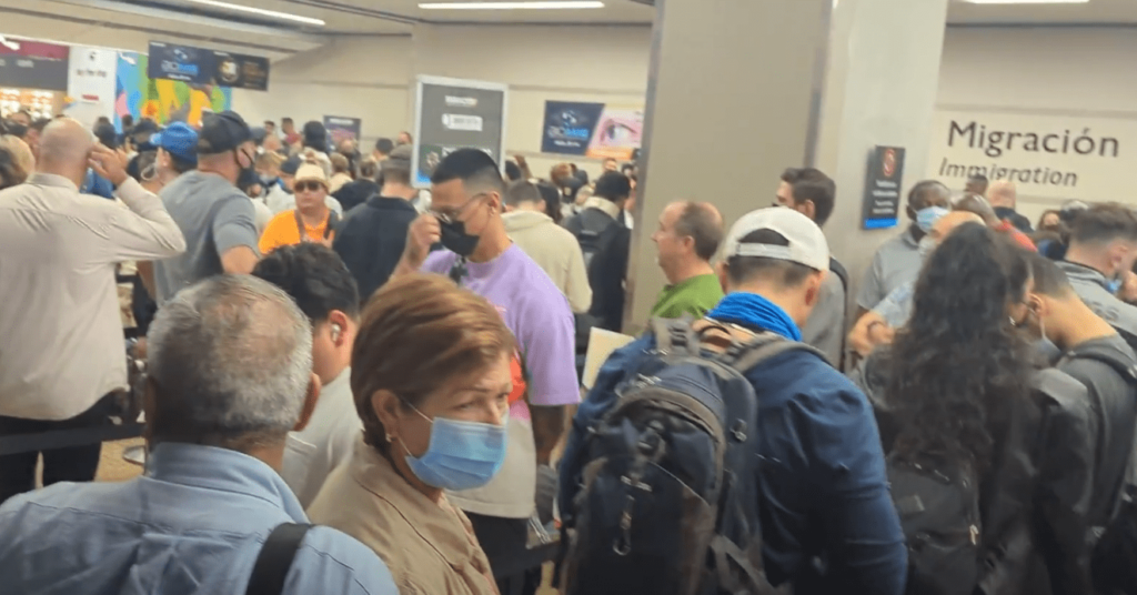 immigration line getting into Colombia